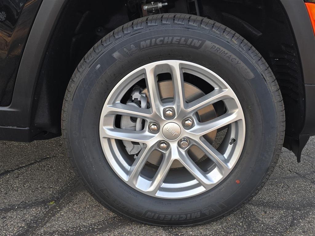 new 2025 Jeep Grand Cherokee car, priced at $39,301