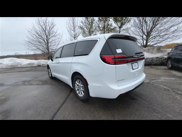 new 2024 Chrysler Pacifica car, priced at $39,633