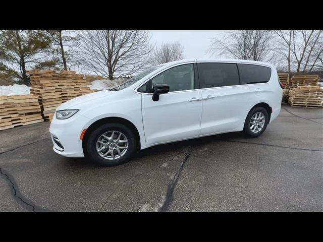 new 2024 Chrysler Pacifica car, priced at $39,633