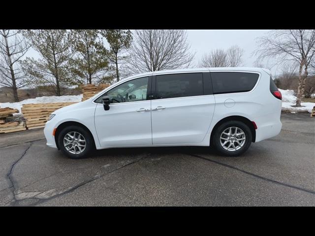 new 2024 Chrysler Pacifica car, priced at $39,633