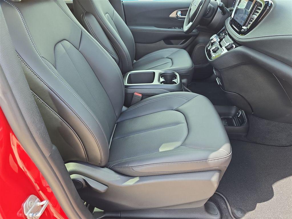 new 2026 Chrysler Pacifica car, priced at $37,461