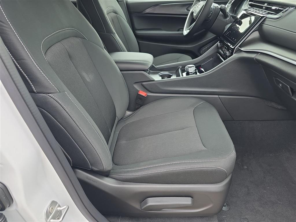 new 2025 Jeep Grand Cherokee L car, priced at $40,571