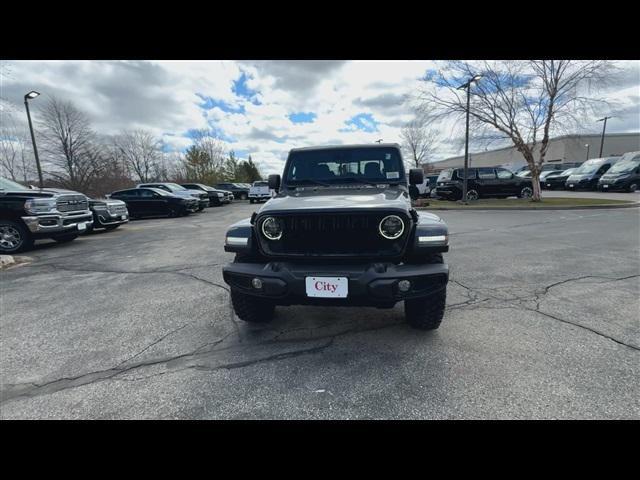 new 2024 Jeep Gladiator car, priced at $45,039