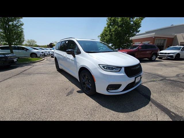 new 2024 Chrysler Pacifica car, priced at $53,285