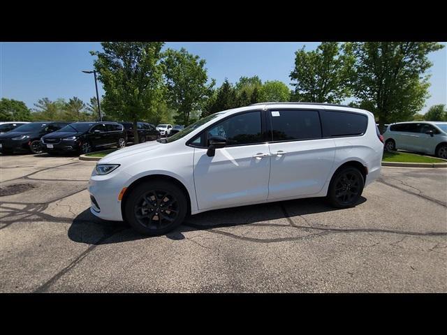 new 2024 Chrysler Pacifica car, priced at $53,285