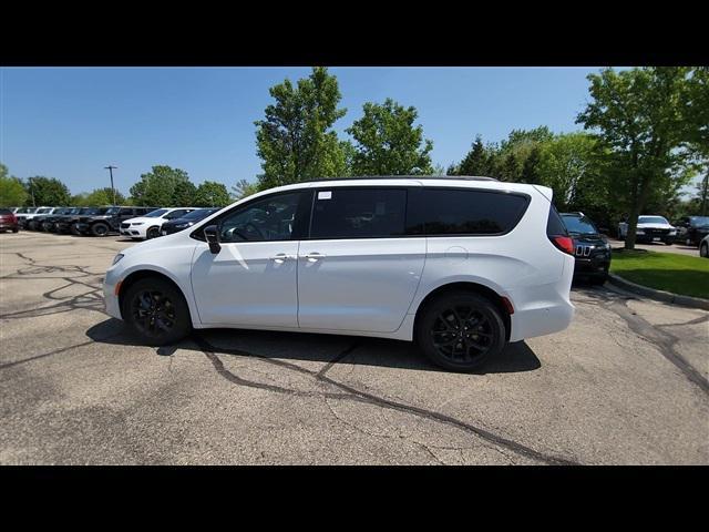 new 2024 Chrysler Pacifica car, priced at $55,035