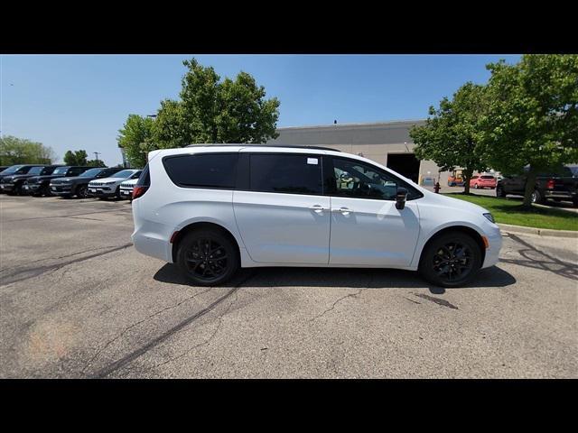 new 2024 Chrysler Pacifica car, priced at $53,285