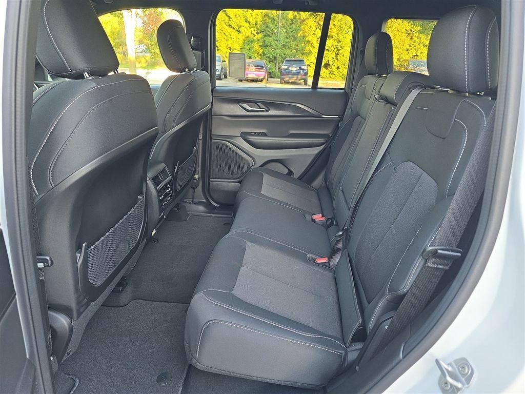 new 2025 Jeep Grand Cherokee car, priced at $38,919