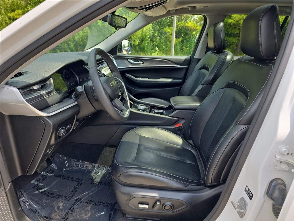 used 2023 Jeep Grand Cherokee car, priced at $28,890
