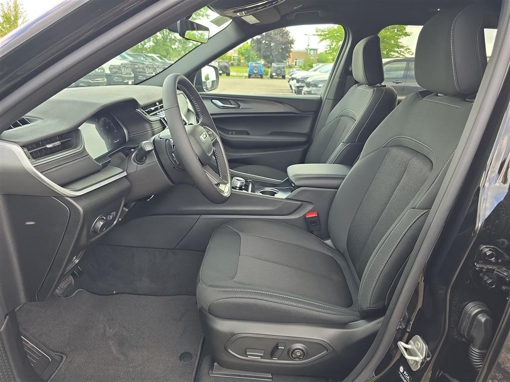 new 2025 Jeep Grand Cherokee L car, priced at $39,995
