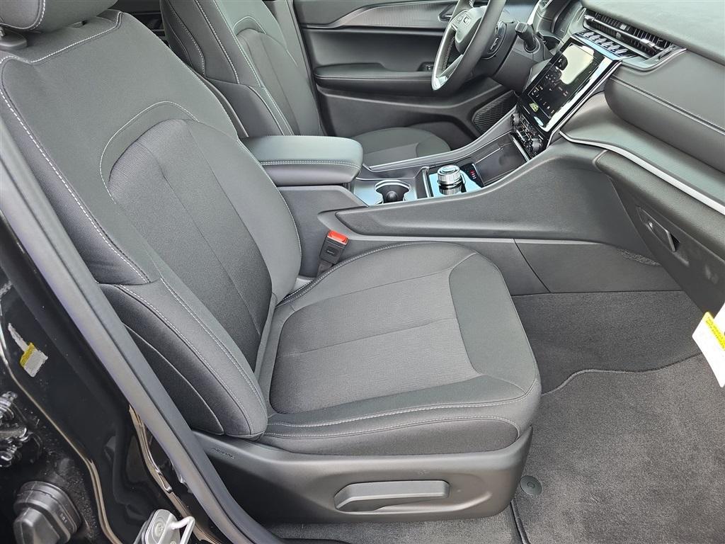 new 2025 Jeep Grand Cherokee L car, priced at $39,995