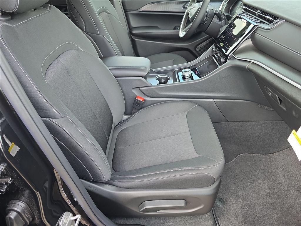 new 2025 Jeep Grand Cherokee L car, priced at $39,040