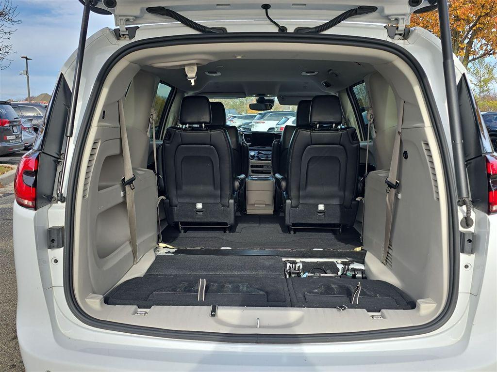 used 2024 Chrysler Pacifica car, priced at $29,550