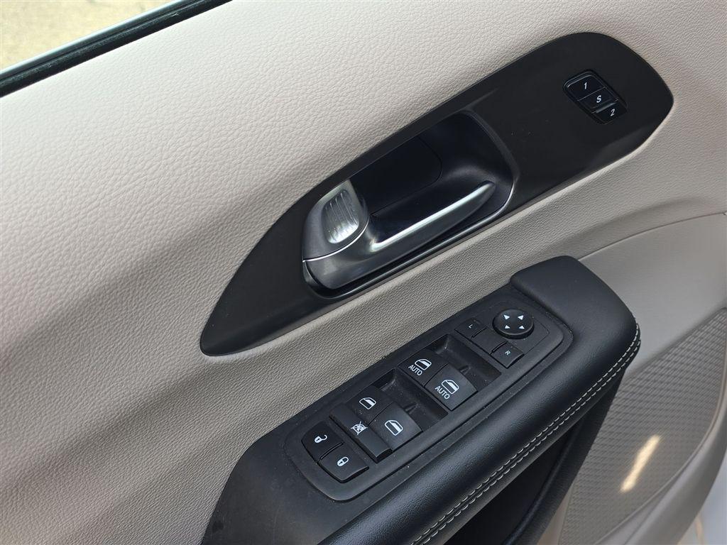 used 2024 Chrysler Pacifica car, priced at $29,550