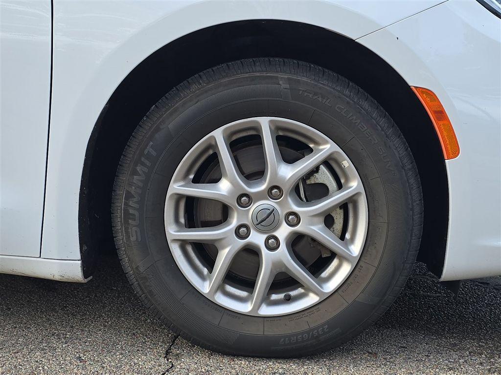 used 2024 Chrysler Pacifica car, priced at $29,550