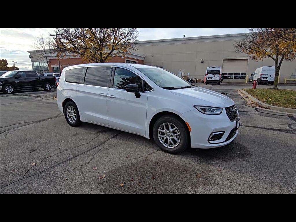 used 2024 Chrysler Pacifica car, priced at $29,550