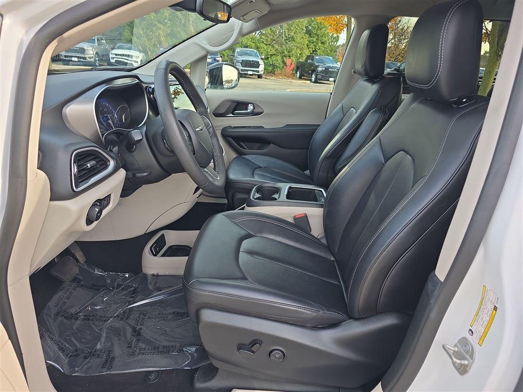 used 2024 Chrysler Pacifica car, priced at $29,550