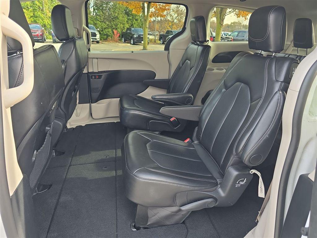 used 2024 Chrysler Pacifica car, priced at $29,550