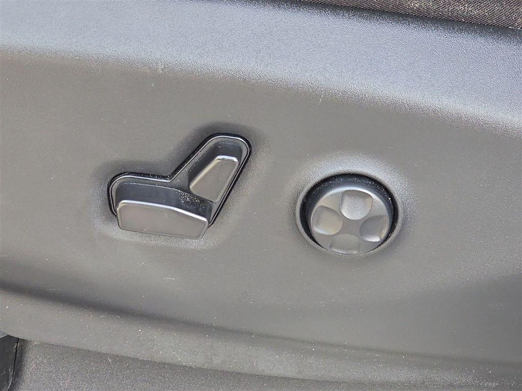 used 2024 Chrysler Pacifica car, priced at $29,550