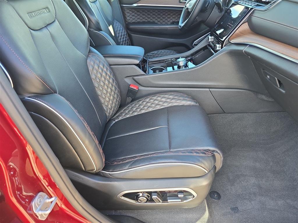 used 2022 Jeep Grand Cherokee car, priced at $39,390