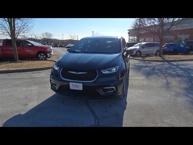 new 2025 Chrysler Pacifica car, priced at $43,996