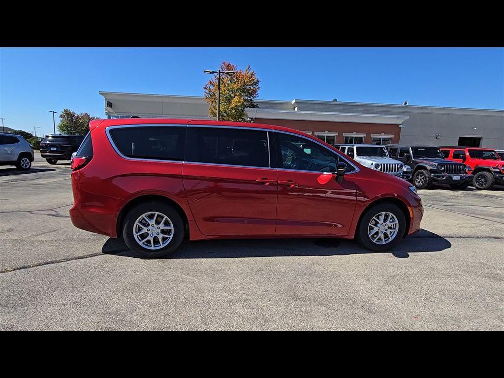 new 2026 Chrysler Pacifica car, priced at $39,693