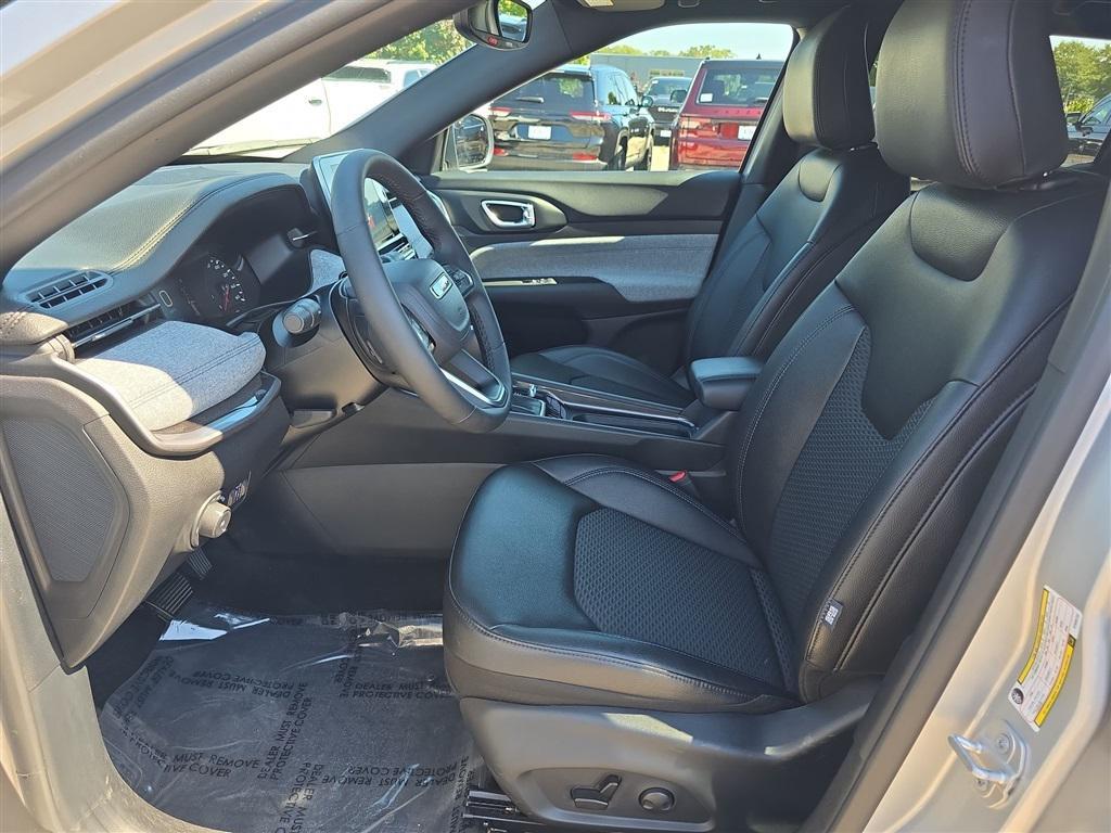 new 2025 Jeep Compass car, priced at $25,910