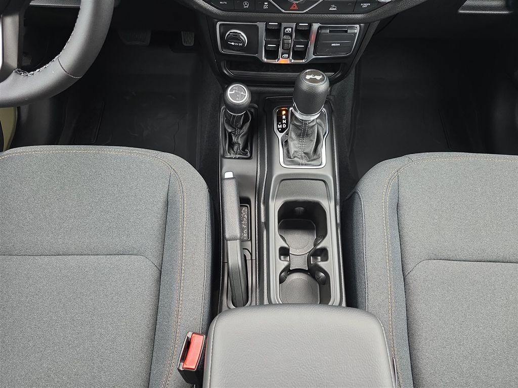 new 2025 Jeep Wrangler car, priced at $43,100