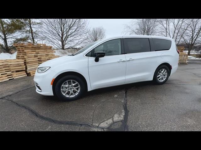 new 2024 Chrysler Pacifica car, priced at $33,155