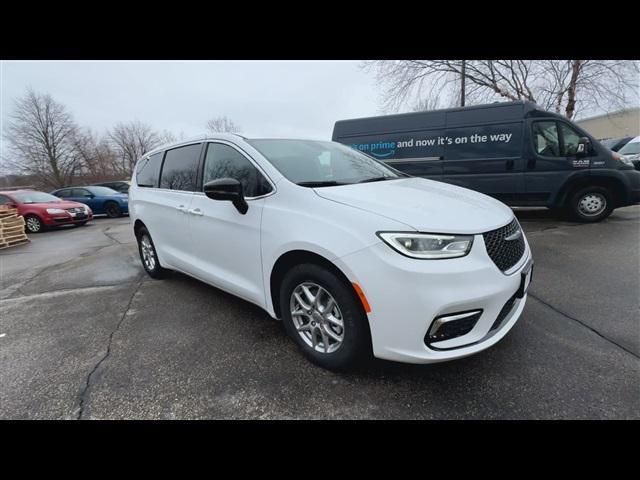 new 2024 Chrysler Pacifica car, priced at $33,155