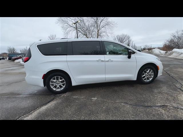 new 2024 Chrysler Pacifica car, priced at $33,155