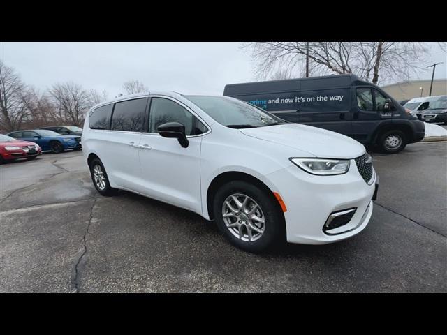 new 2024 Chrysler Pacifica car, priced at $33,155