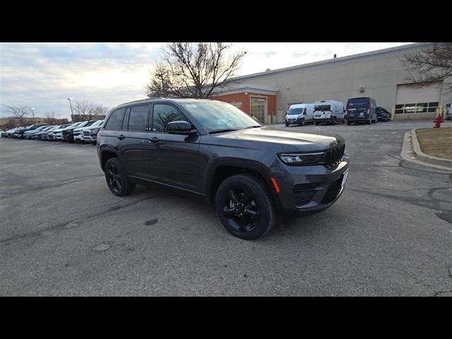 new 2025 Jeep Grand Cherokee car, priced at $42,059