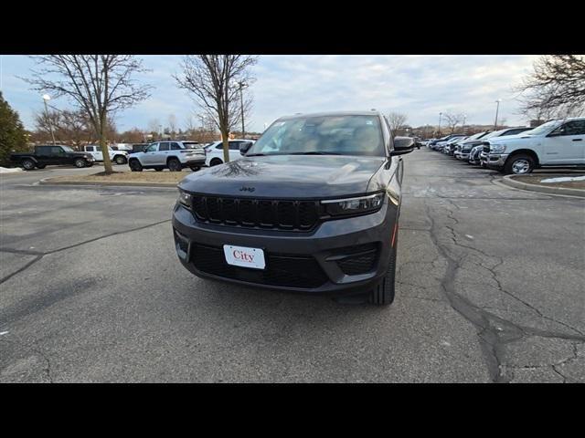 new 2025 Jeep Grand Cherokee car, priced at $42,059