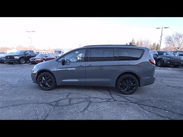 new 2025 Chrysler Pacifica car, priced at $48,629