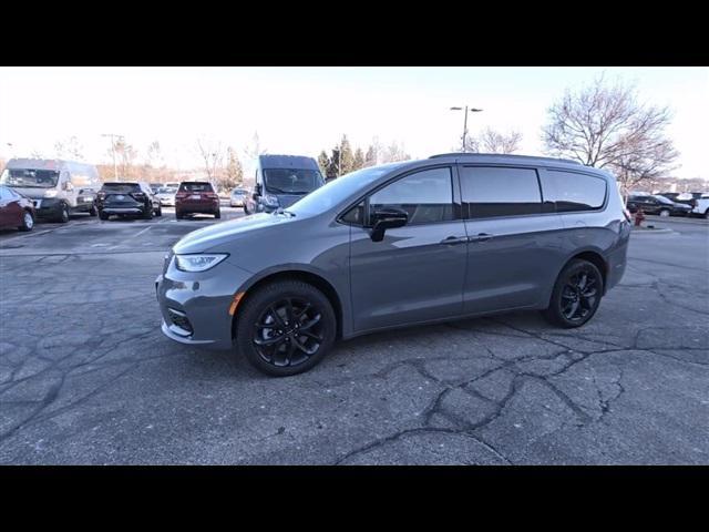 new 2025 Chrysler Pacifica car, priced at $48,629