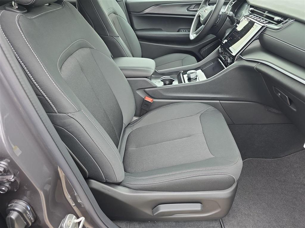 new 2025 Jeep Grand Cherokee L car, priced at $39,660