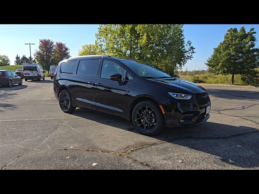 new 2026 Chrysler Pacifica car, priced at $48,220