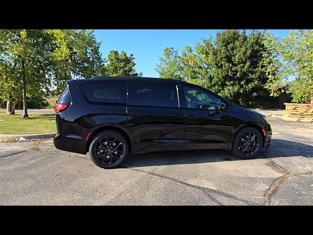 new 2026 Chrysler Pacifica car, priced at $49,920