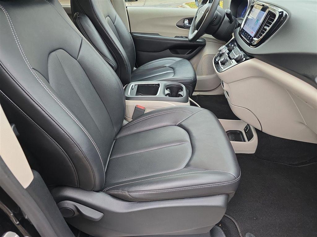 used 2024 Chrysler Pacifica car, priced at $28,890