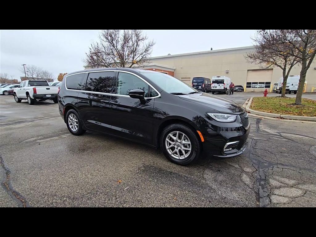 used 2024 Chrysler Pacifica car, priced at $28,890