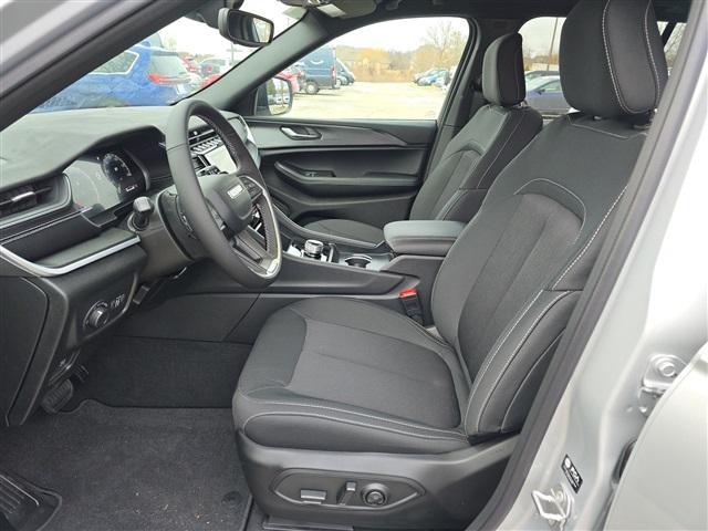 new 2025 Jeep Grand Cherokee car, priced at $37,155