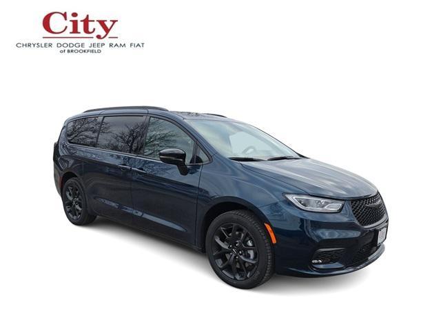 new 2025 Chrysler Pacifica car, priced at $48,629