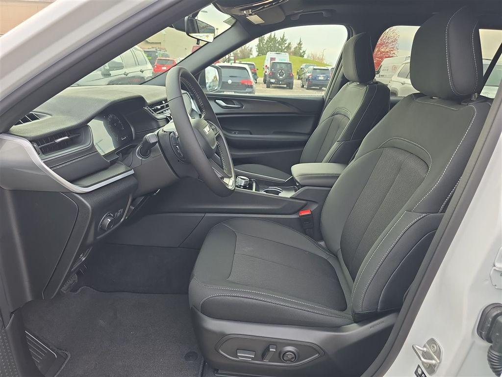 new 2025 Jeep Grand Cherokee L car, priced at $40,403