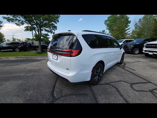 new 2024 Chrysler Pacifica car, priced at $46,009