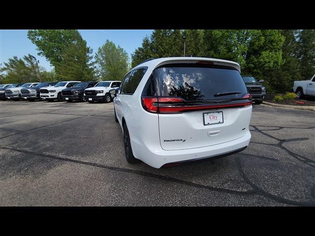 new 2024 Chrysler Pacifica car, priced at $46,009