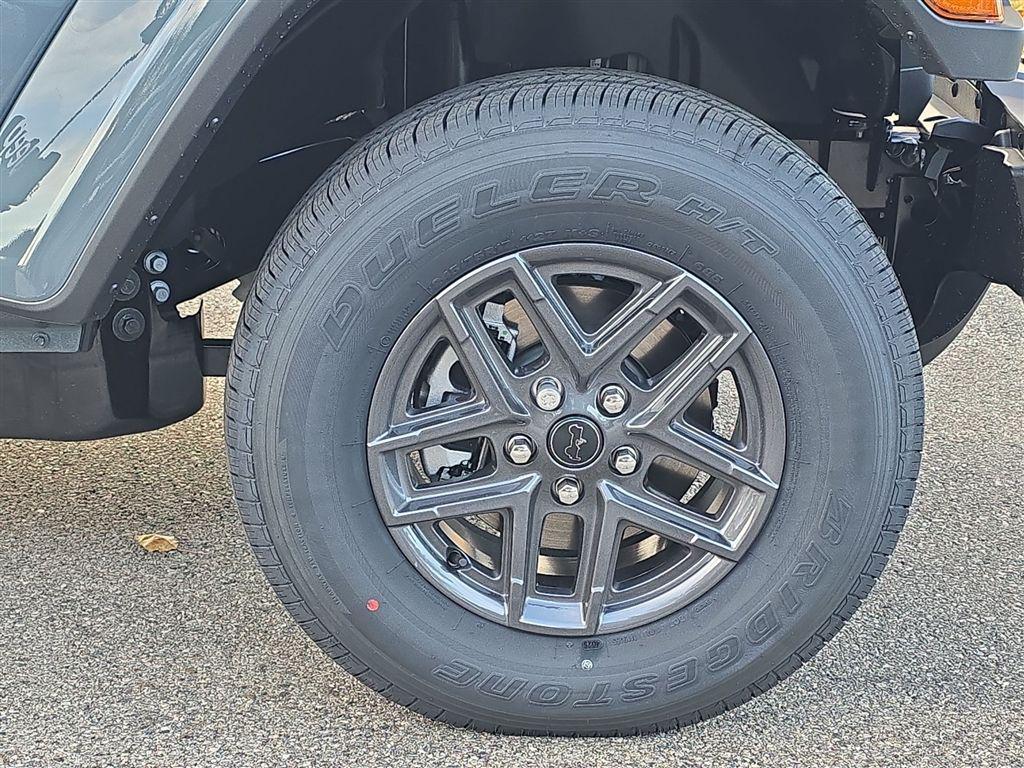 new 2026 Jeep Gladiator car, priced at $46,917