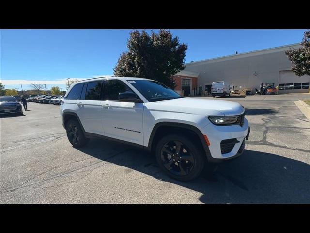 new 2025 Jeep Grand Cherokee car, priced at $42,377