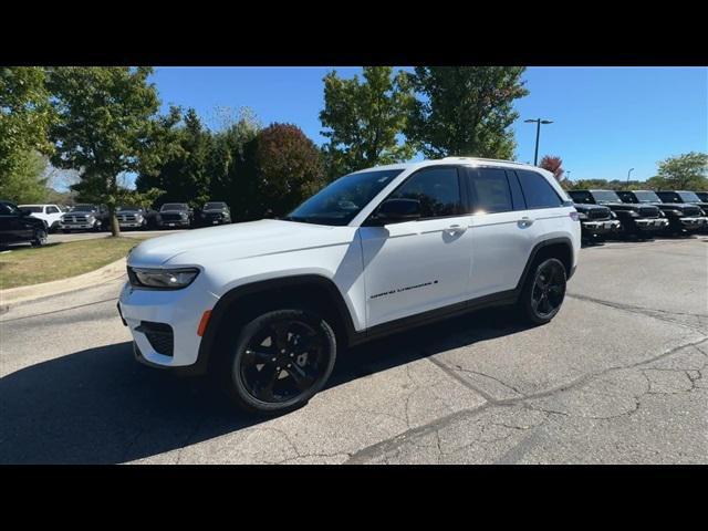 new 2025 Jeep Grand Cherokee car, priced at $42,377