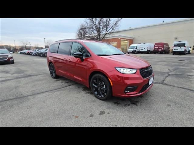 new 2024 Chrysler Pacifica car, priced at $38,687